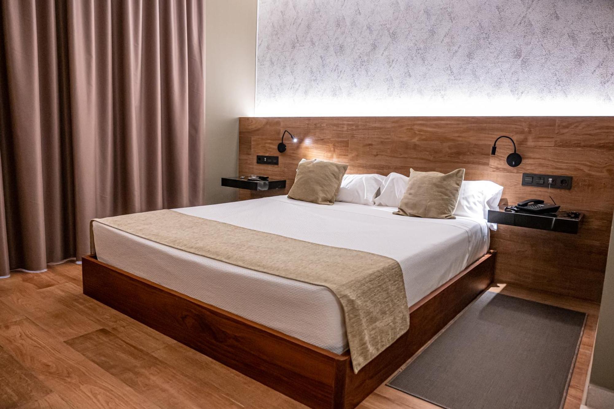 Hotel Luve Сан-Антоніо-де-Бенахебер Екстер'єр фото